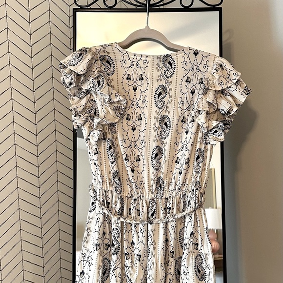 Francesca’s Flowy Dress 👗 Never worn ! Size Medium. - Picture 3 of 4